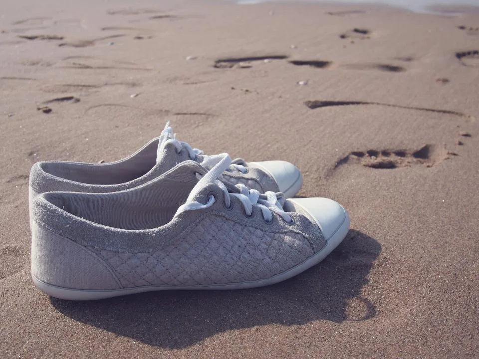 Sneakers Kulit Minimalis foto 2