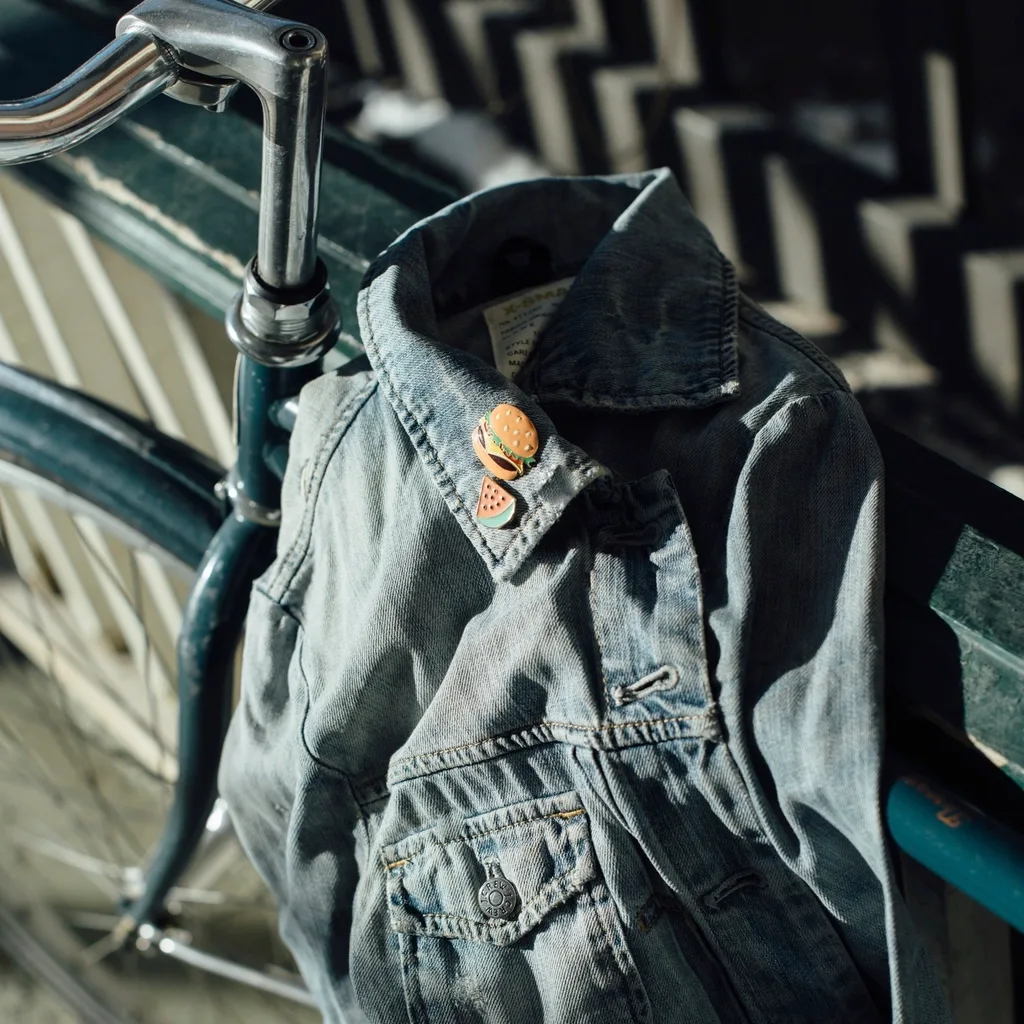Jaket Denim + Pin Enamel foto 1