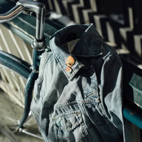 Jaket Denim + Pin Enamel